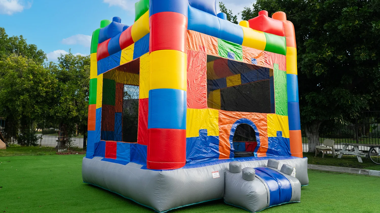 Checklist for Setting Up a Large Bounce House Successfully - Hero Kiddo ...